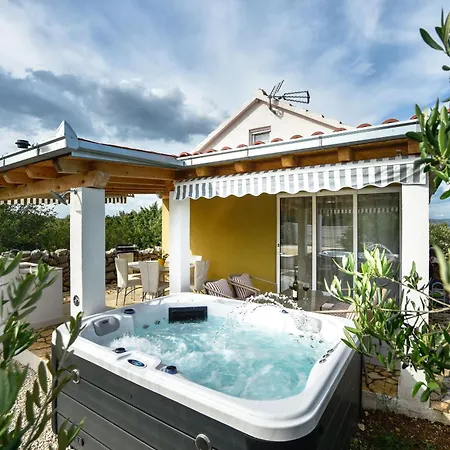 House Lila Jacuzzy Feriehus Drvenik Mali