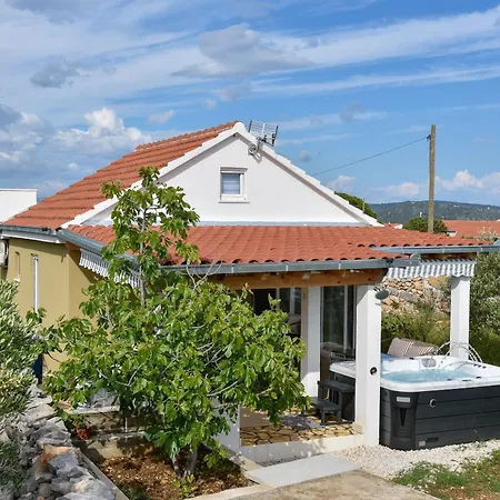 House Lila Jacuzzy Prázdninový dům *