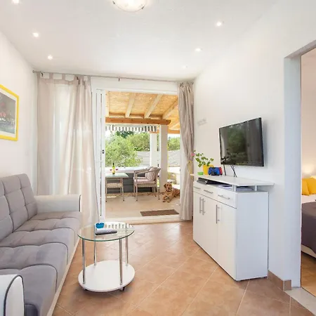 House Lila Jacuzzy Feriehus *