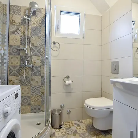 House Lila Jacuzzy *
