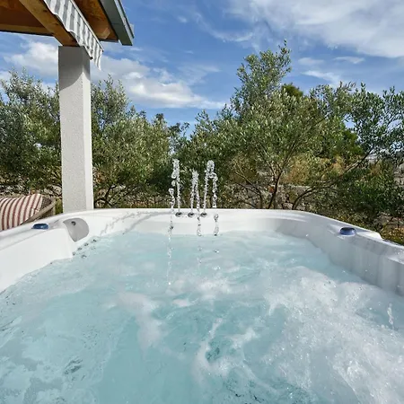 House Lila Jacuzzy Mali Drvenik